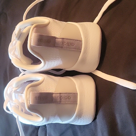 Adidas shoes - Picture 2 of 4